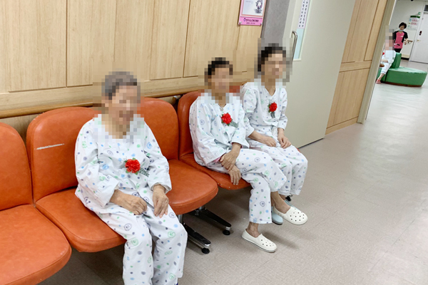 2019.05.08 카네이션달아드리기