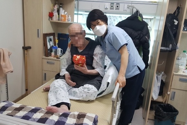 2021년 1월 3주 입원어르신 주간 생신선물 전달