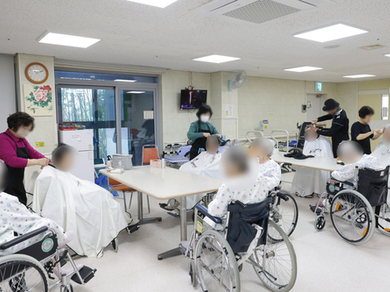 25년 11월 28일 이미용봉사(로사헤어봉사단)
